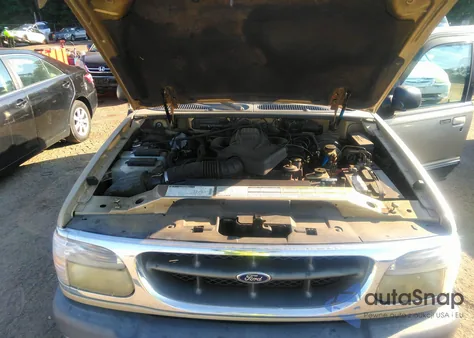 2000 Ford Explorer Xlt из США, поврежденный, VIN 1FMZU73E3YZA73281